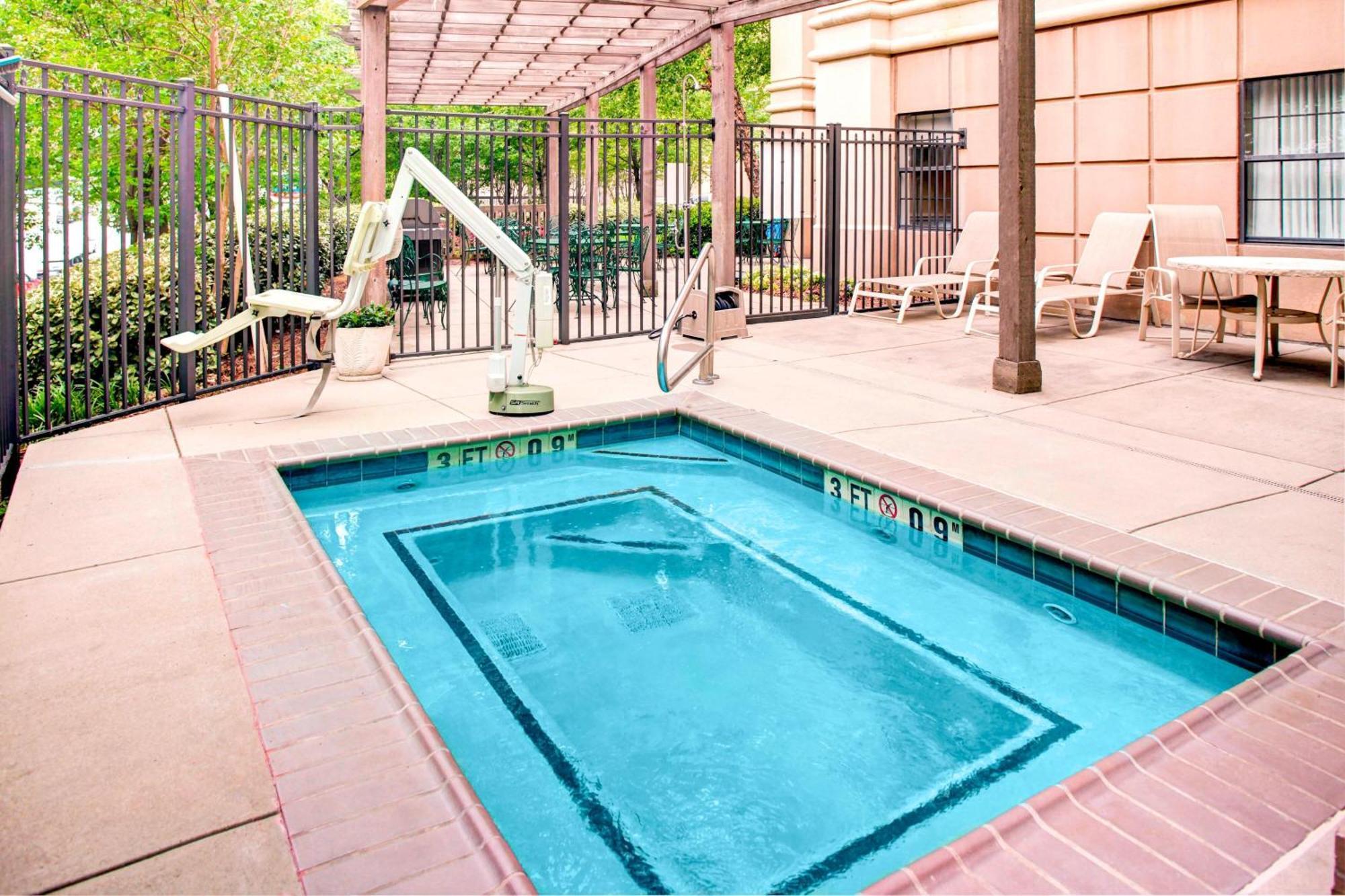 Towneplace Suites Atlanta Buckhead מראה חיצוני תמונה
